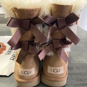 UGG Bailey Bow II chestnut